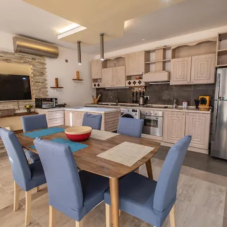 Amazing Seaview Duplex Penthouse Apartment